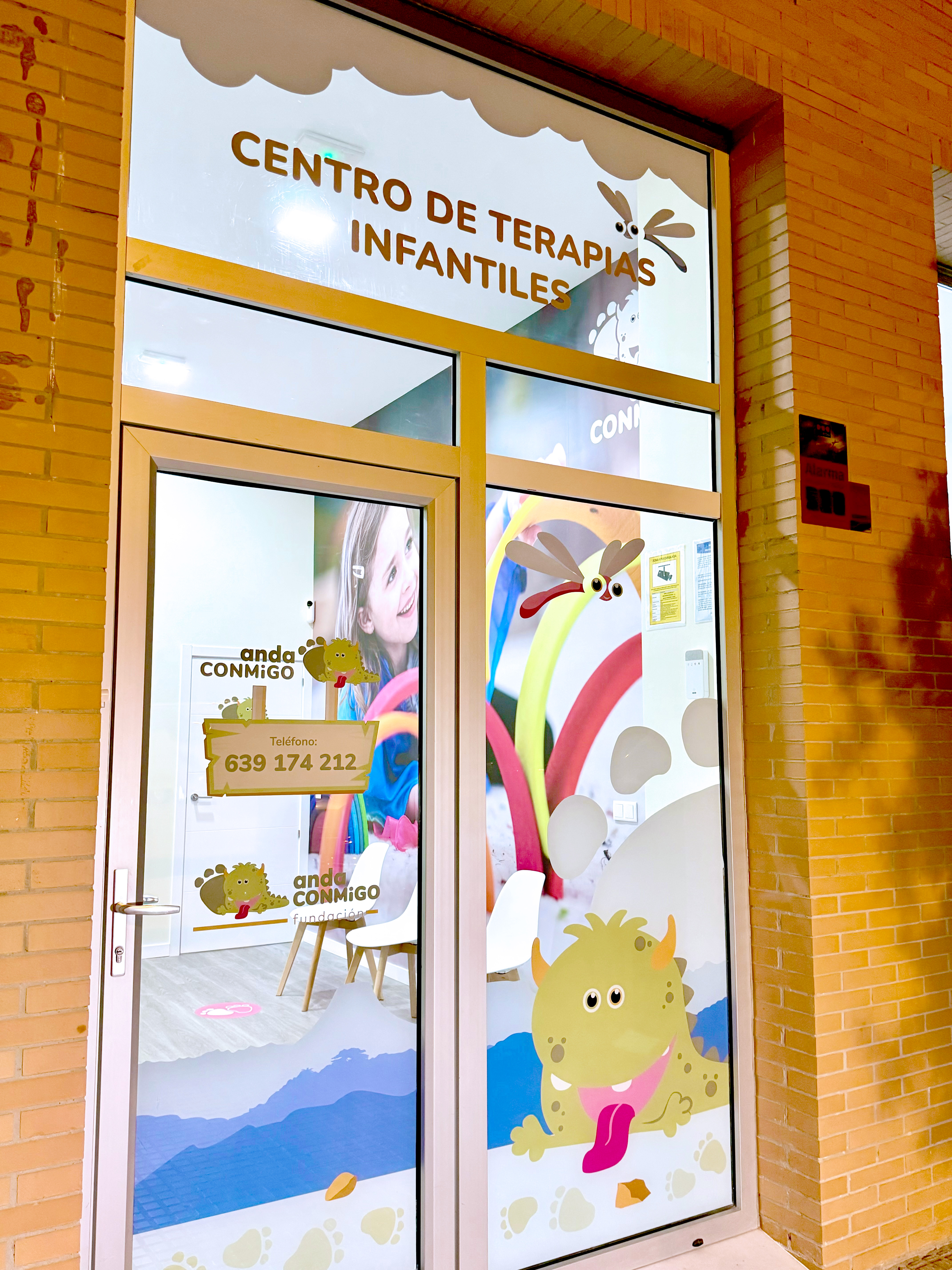 Fachada del centro anda CONMiGO Cádiz
