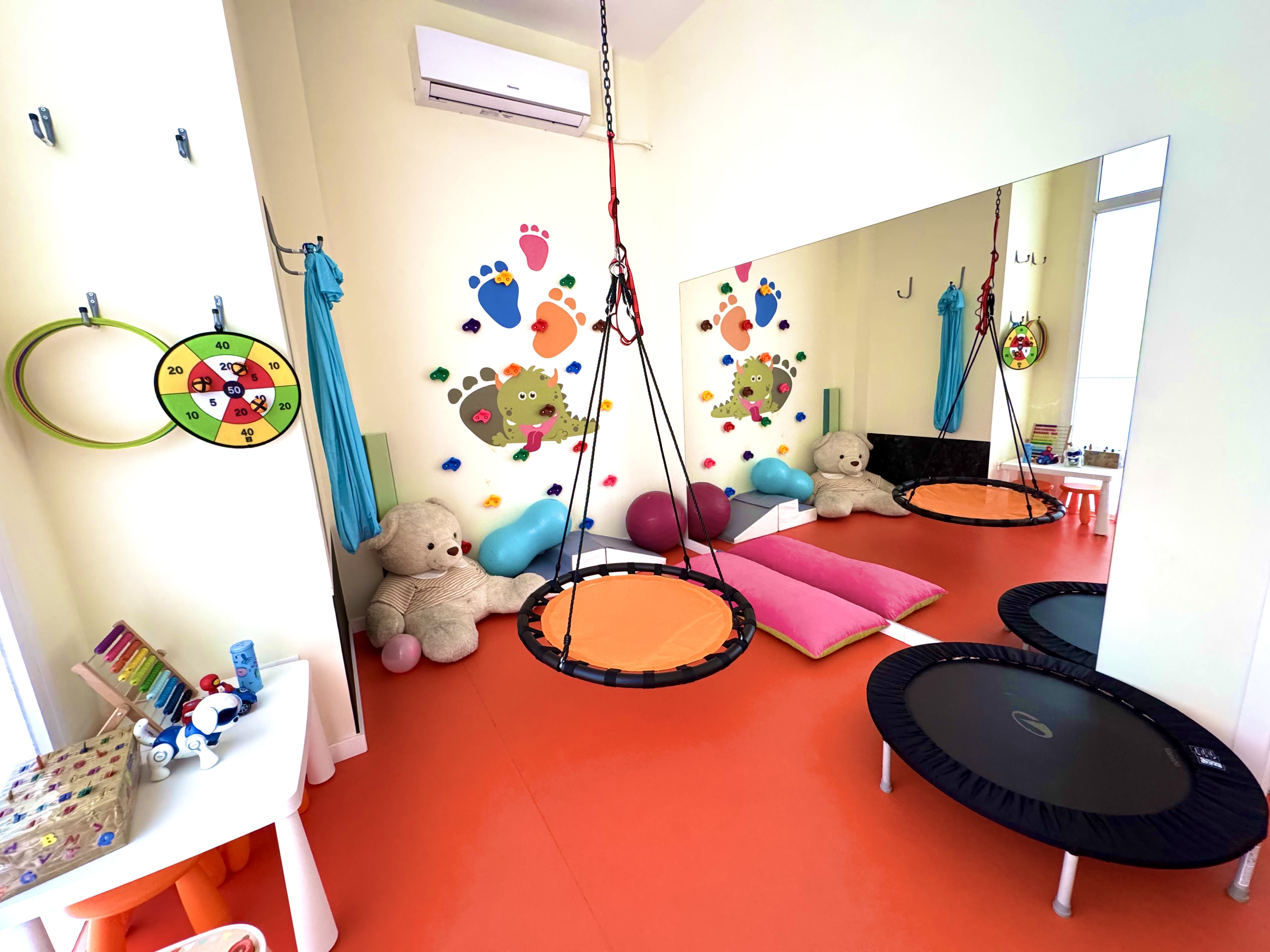 sala de terapia ocupacional del centro anda CONMiGO Cádiz
