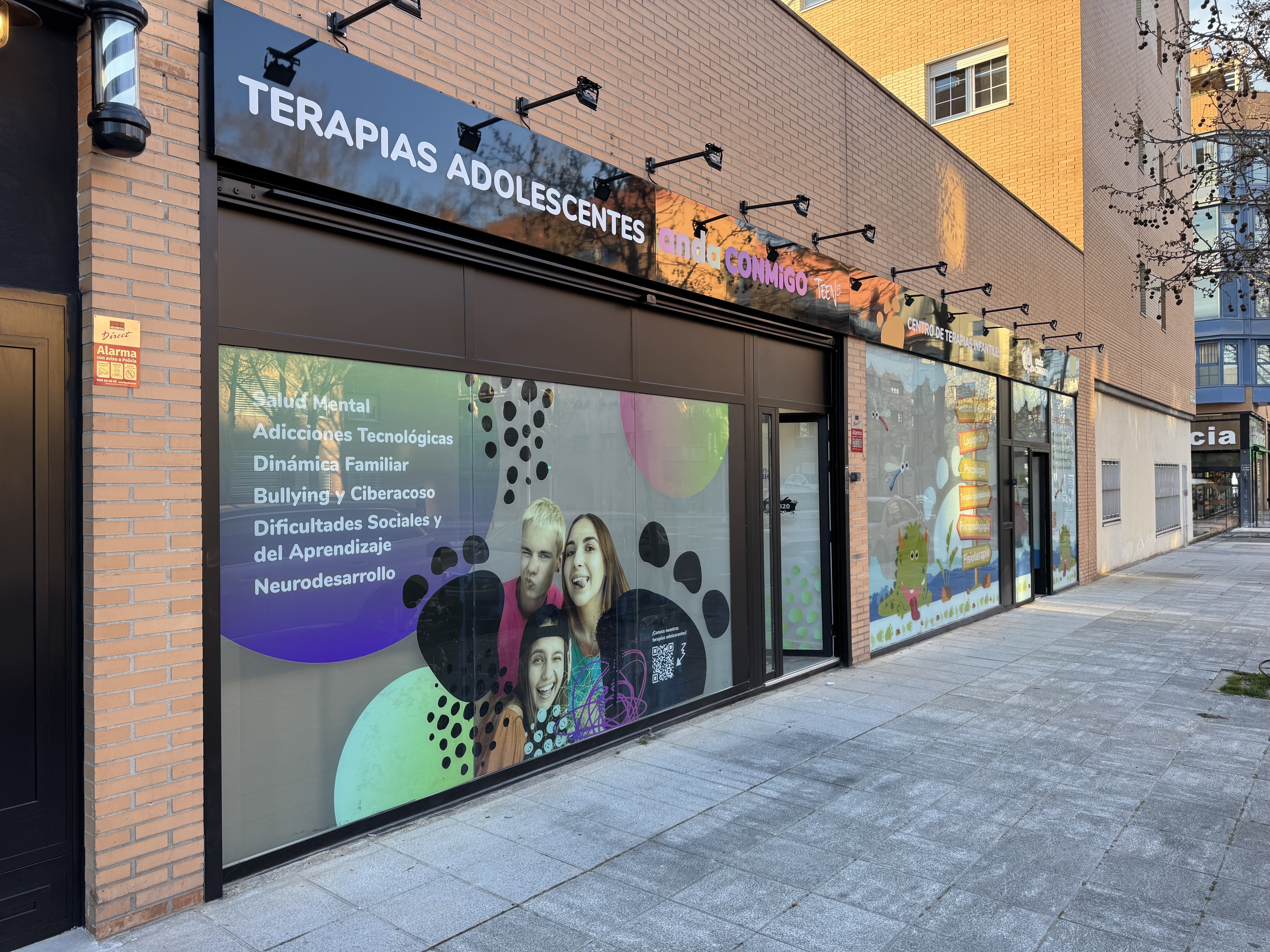 Fachada del centro anda CONMiGO Teens Carabanchel Aviación