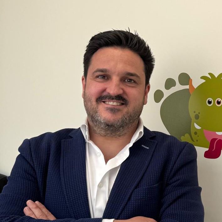 Gonzalo Martín-Vivaldi, directora del centro Carabanchel Aviación