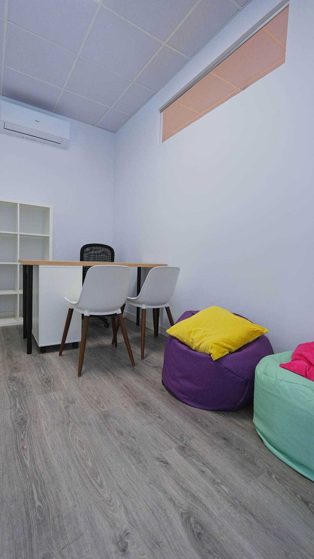 Sala de terapias del centro anda CONMiGO Teens Carabanchel Aviación