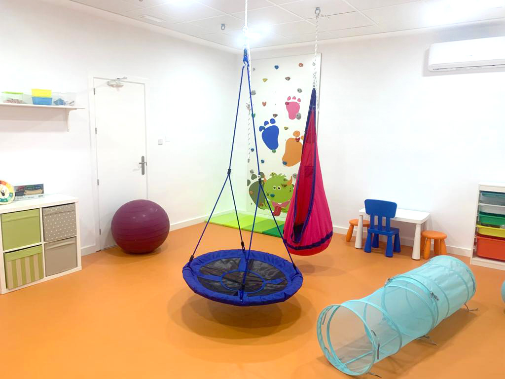 Sala de terapia ocupacional del centro anda CONMiGO Cartagena