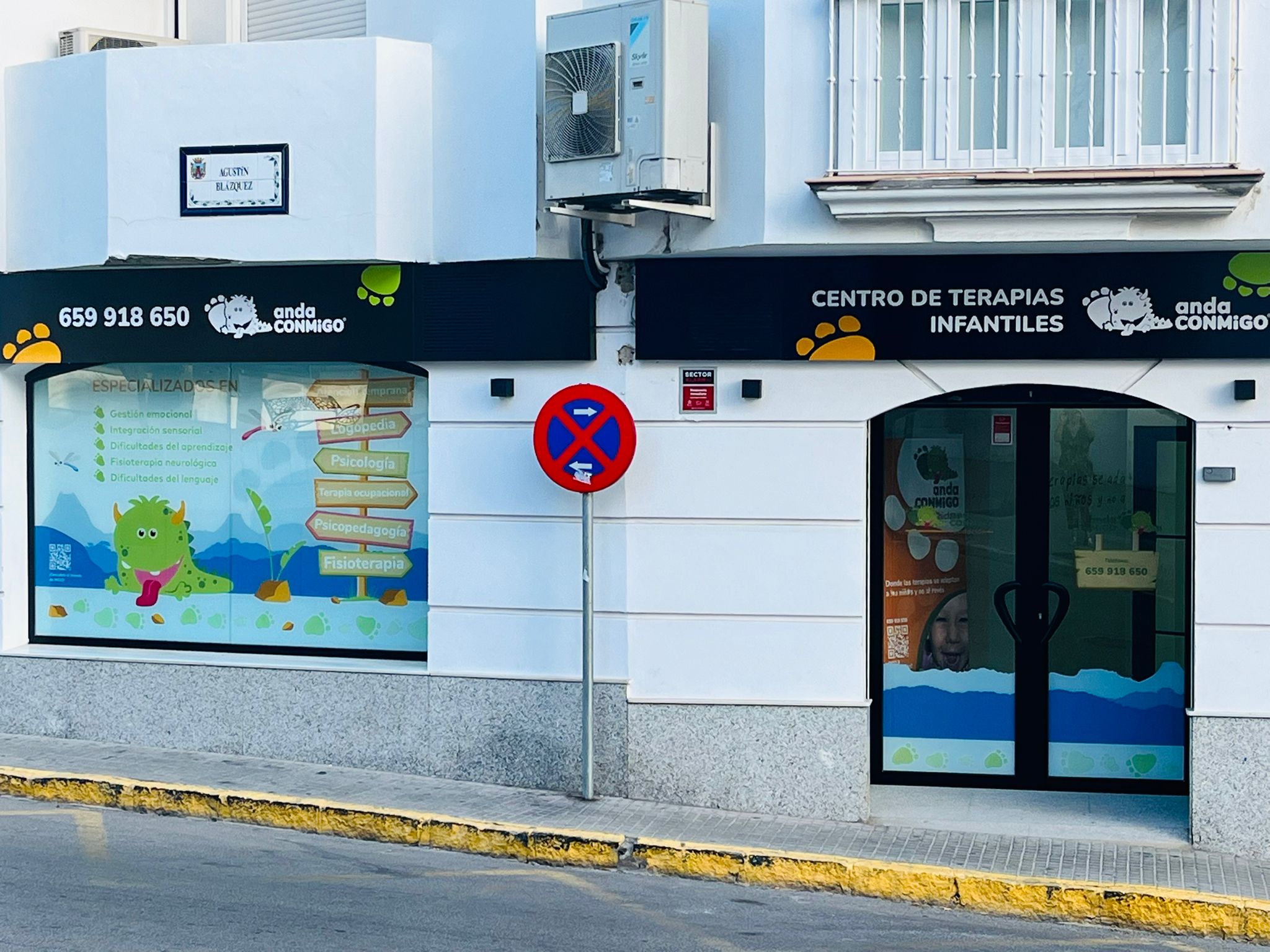 Fachada del centro anda CONMiGO Chiclana