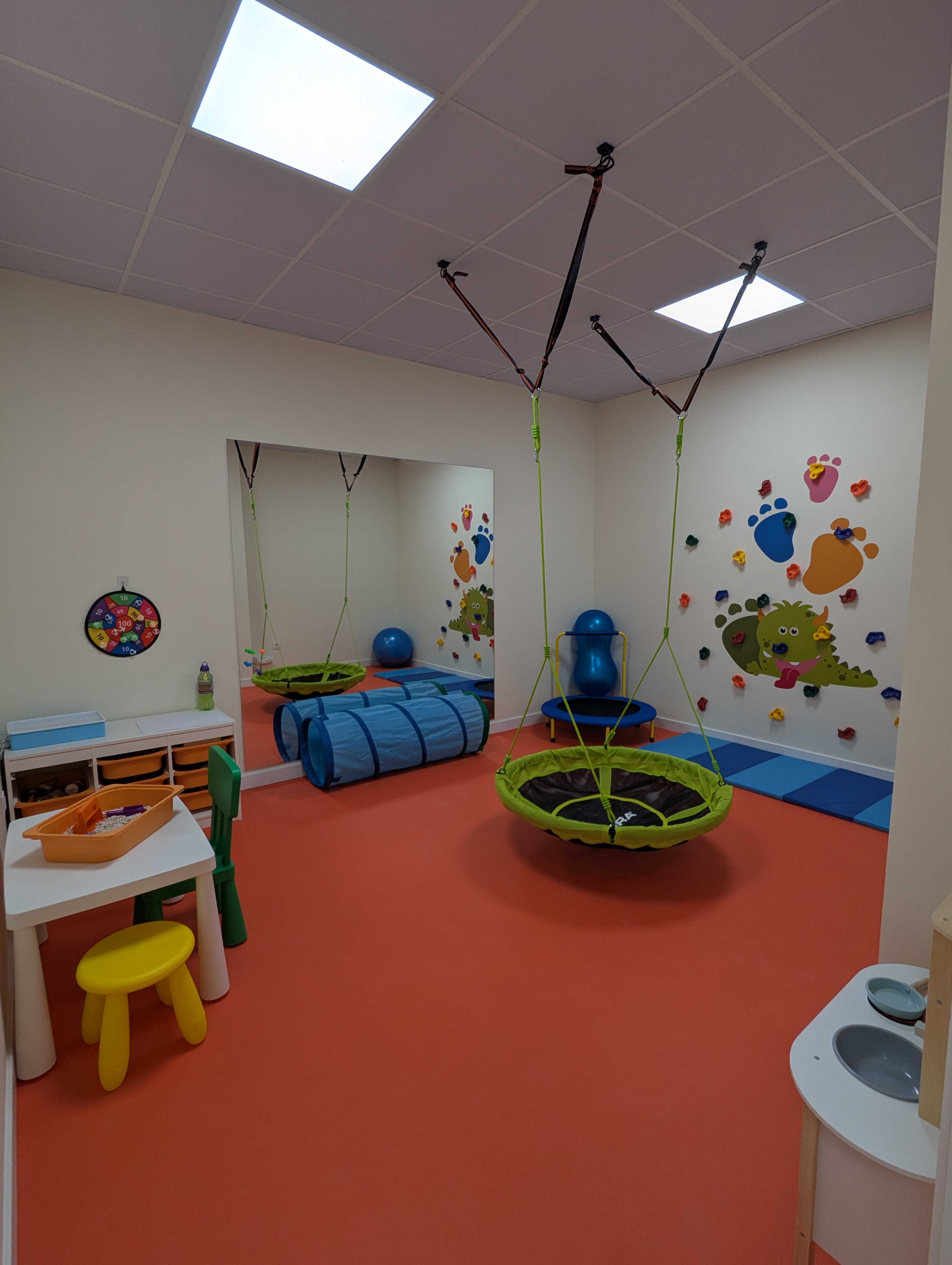 Sala de terapia ocupacional del centro anda CONMiGO Colmenar Viejo 