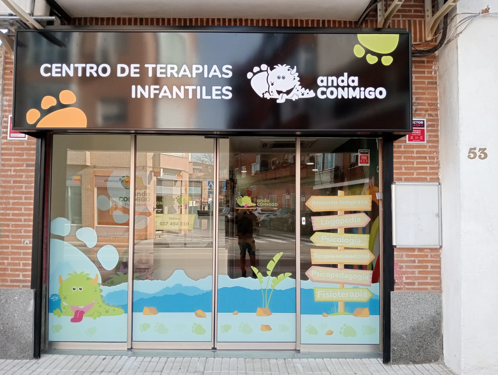 Fachada del centro anda CONMiGO Fuenlabrada