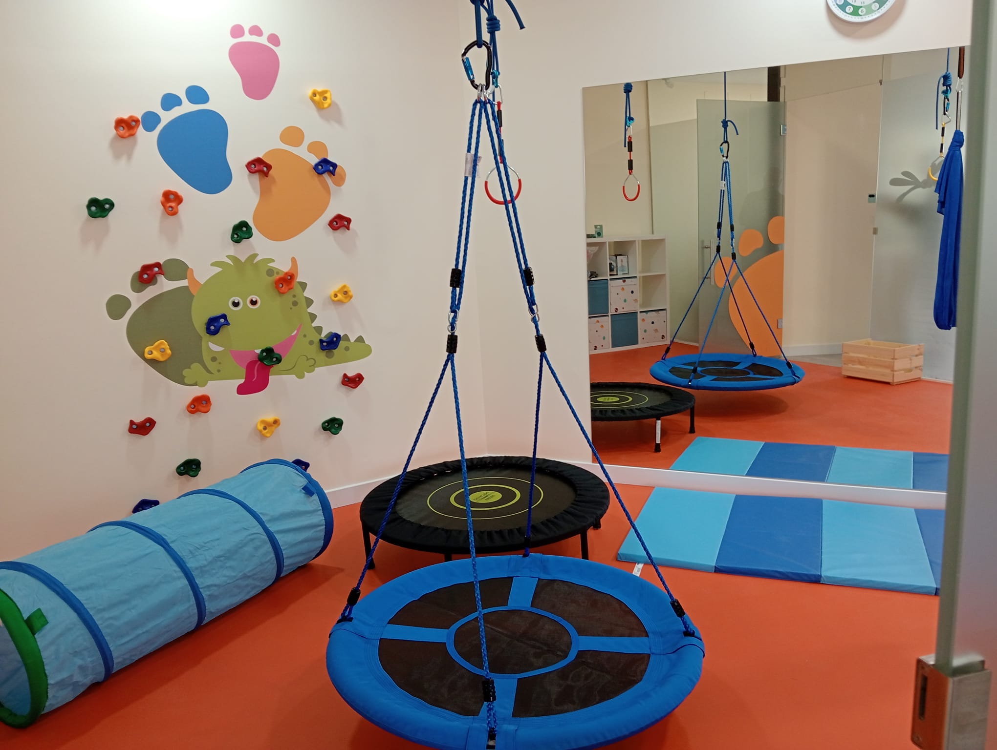 Sala de terapia ocupacional del centro anda CONMiGO Fuenlabrada