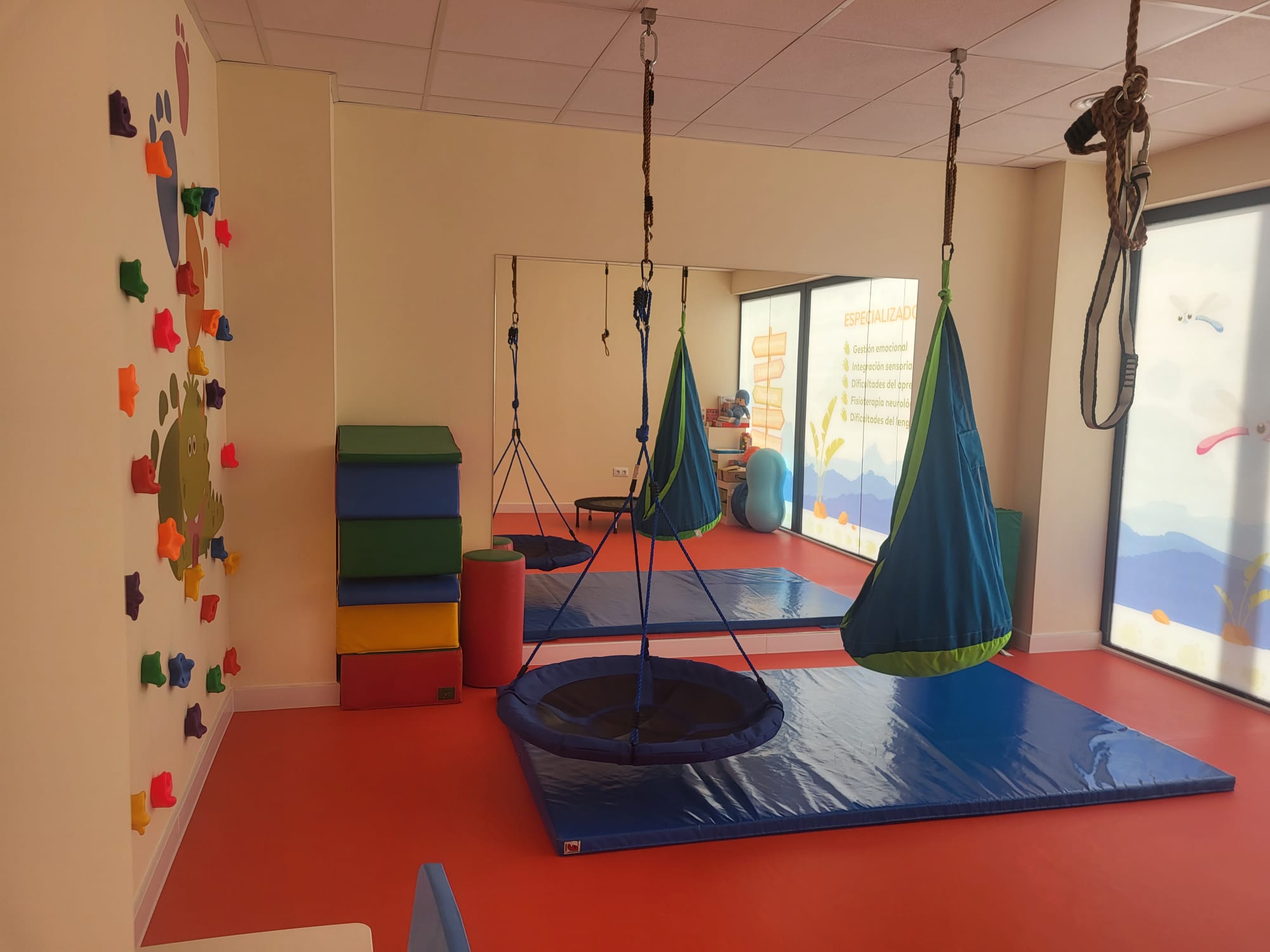 Sala de terapia ocupacional del centro anda CONMiGO Getafe