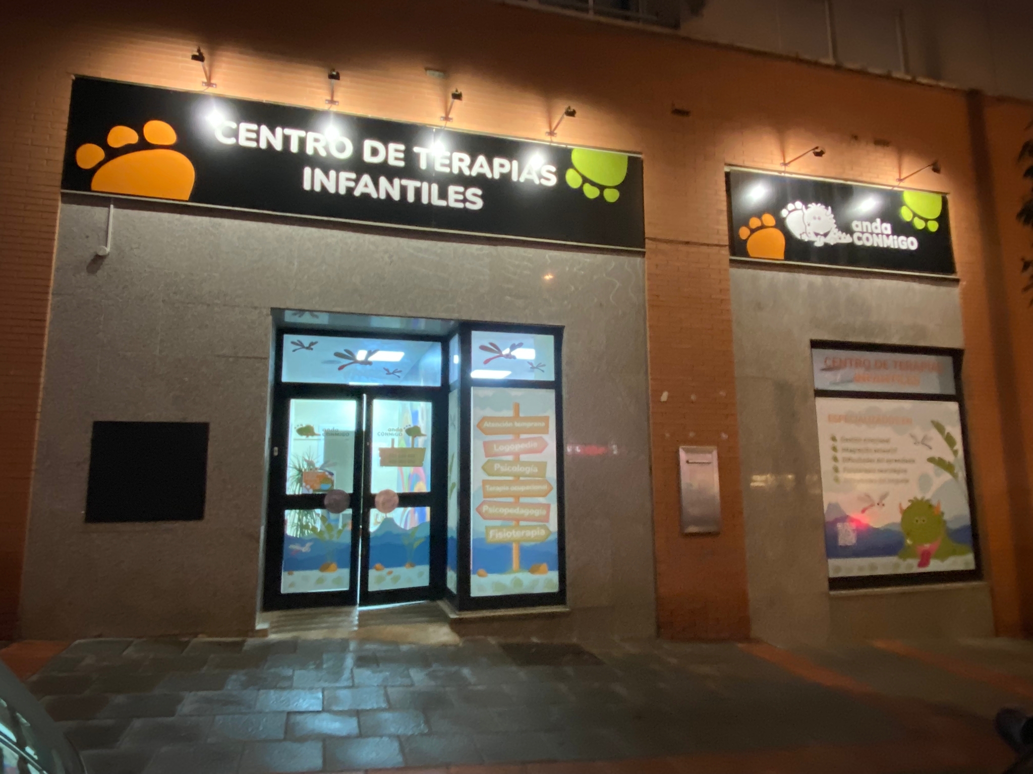 Fachada del centro anda CONMiGO Marbella
