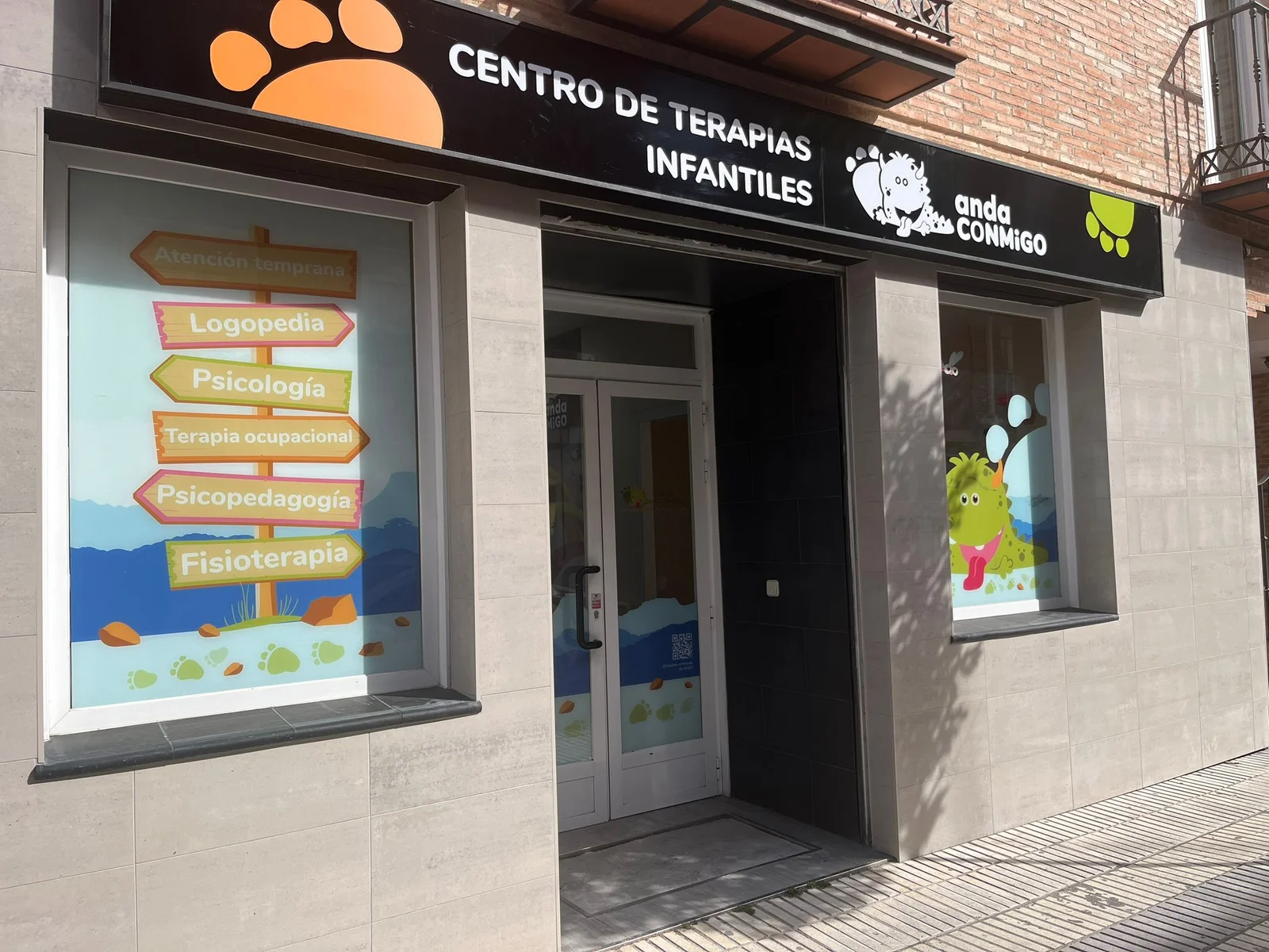 Fachada del centro anda CONMiGO Pinto