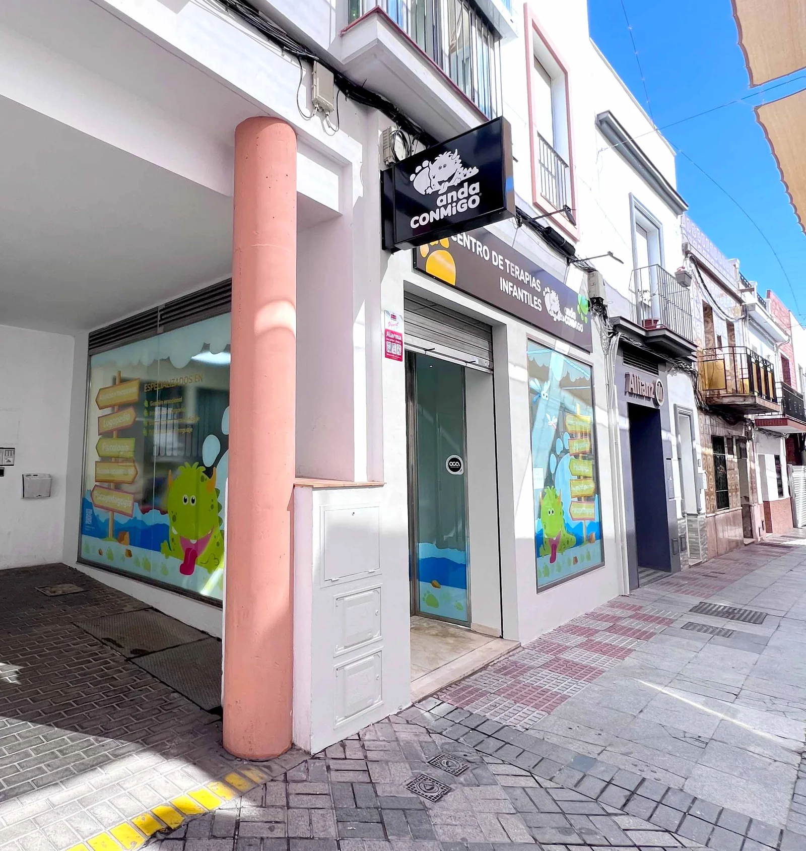 Fachada del centro anda CONMiGO Tomares