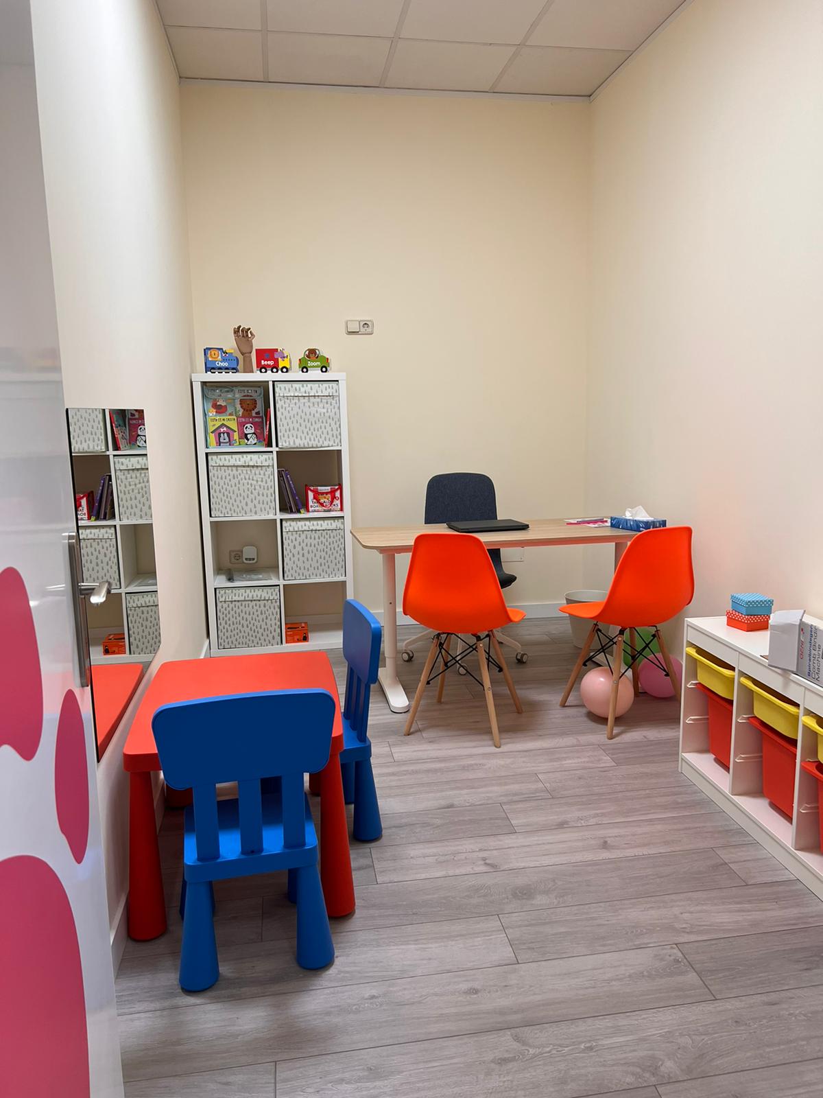 Sala de terapias infantiles del centro anda CONMiGO Valdemoro Teens